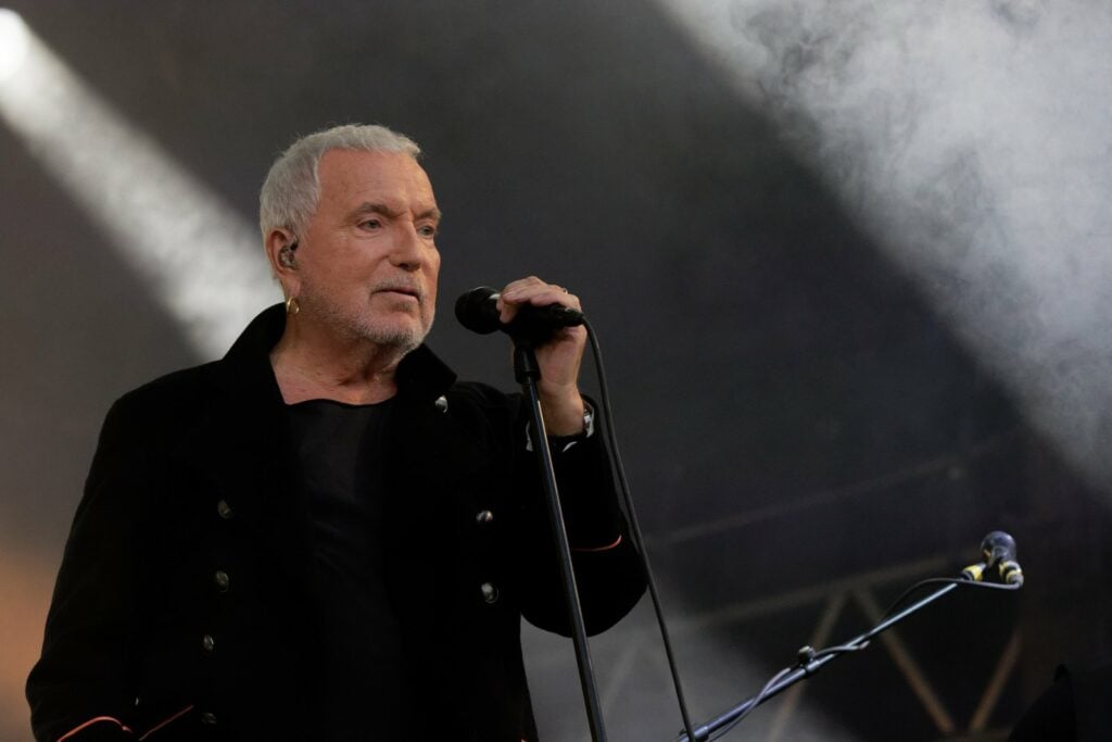 Bernard Lavilliers chante au festival du Bout du Monde en 2022