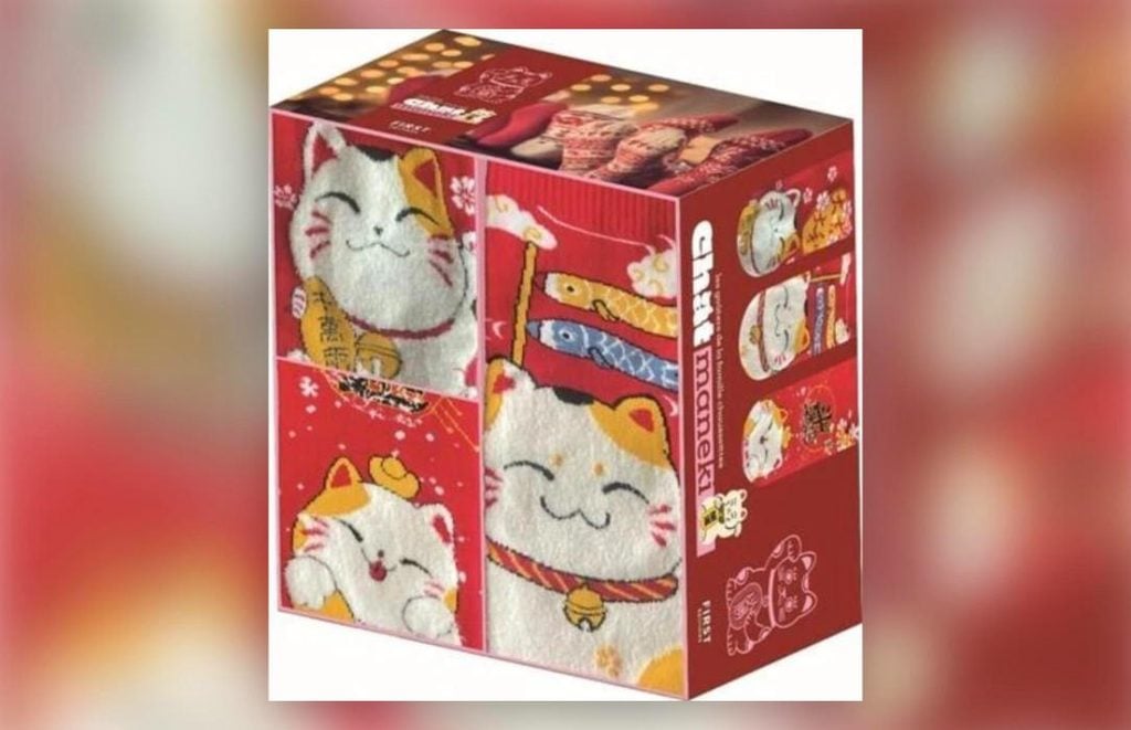 Coffret Les goûters de la famille chat maneki (First) : chaussettes rouges et livret de recettes