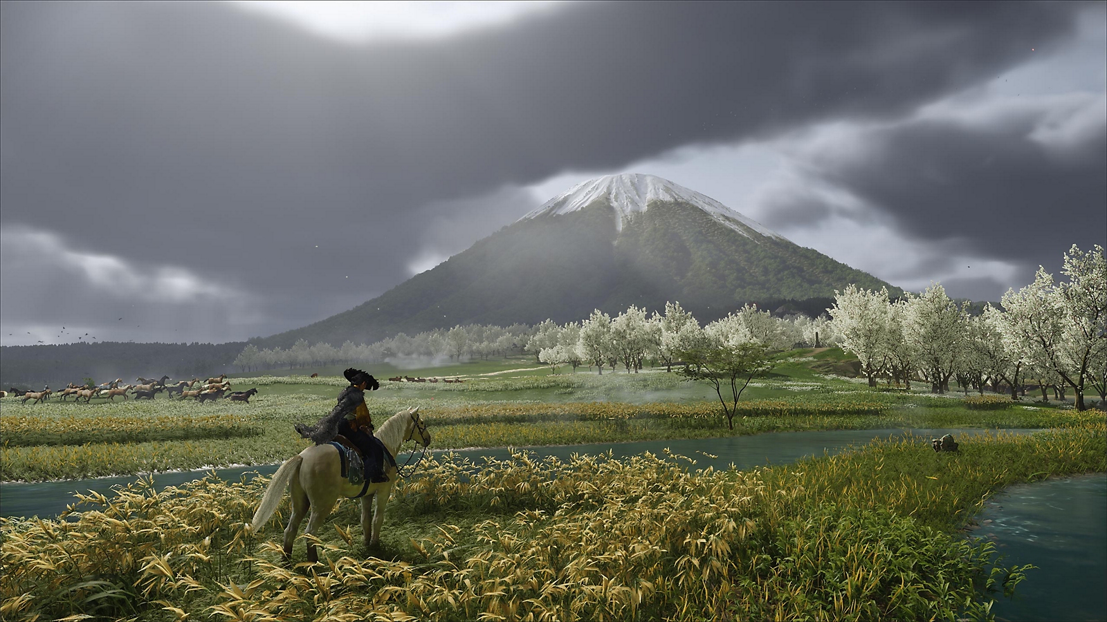 Atsu à cheval dans les plaines fleuries d'Ezo, le mont Yōtei en arrière-plan, capture de gameplay de Ghost of Yōtei
