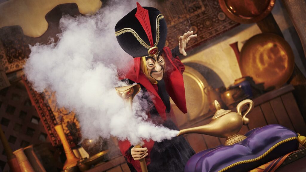 Jafar, un nuage de fumée s'échappant d'une lampe à huile, pendant le Festival Halloween Disney