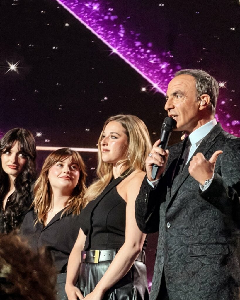 Nikos Aliagas avec Solann, Marine et Helena à la finale de la Star Academy 2025